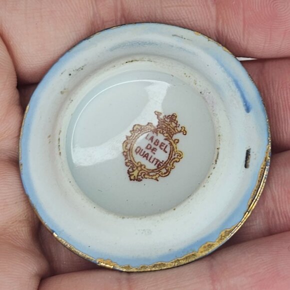 Limoges France Footed Trinket Box Cobalt Blue Gold Floral Design W/ Romantic Sce - Picture 10 of 10